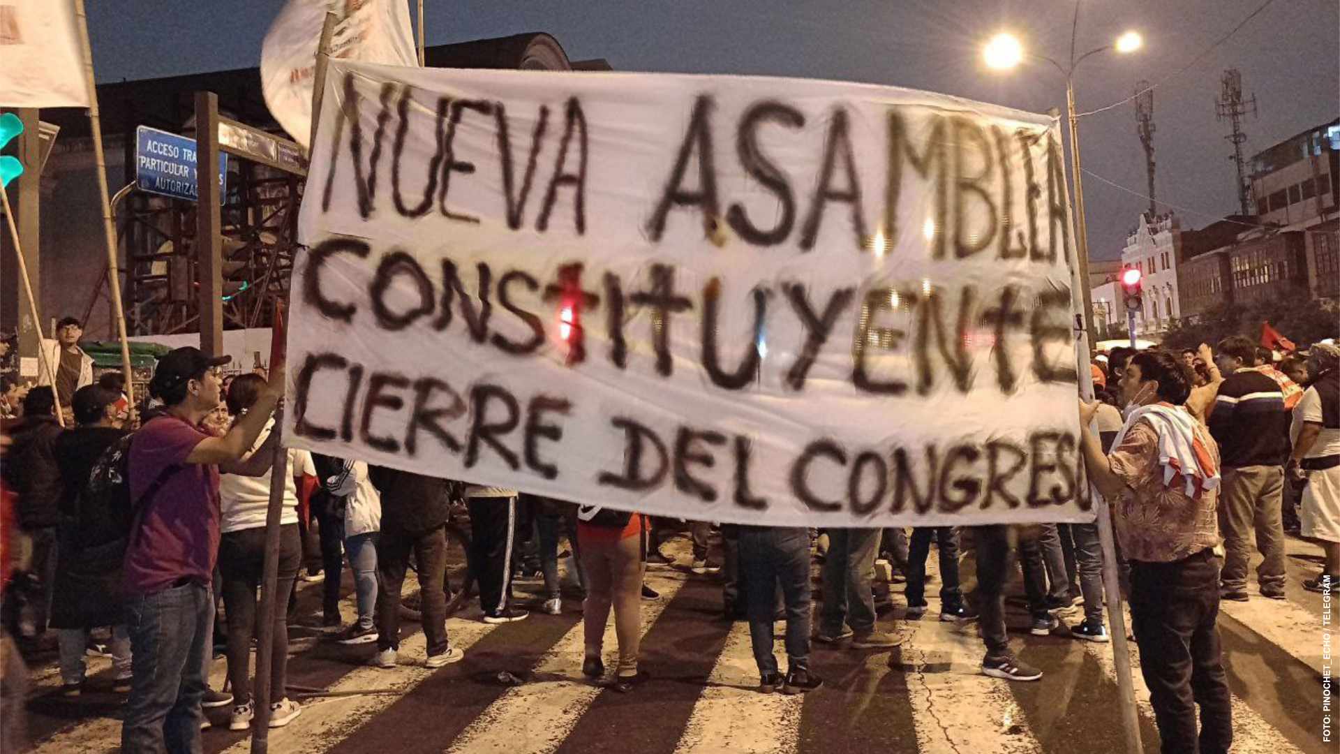 Persisten manifestaciones en Perú; van 22 muertos