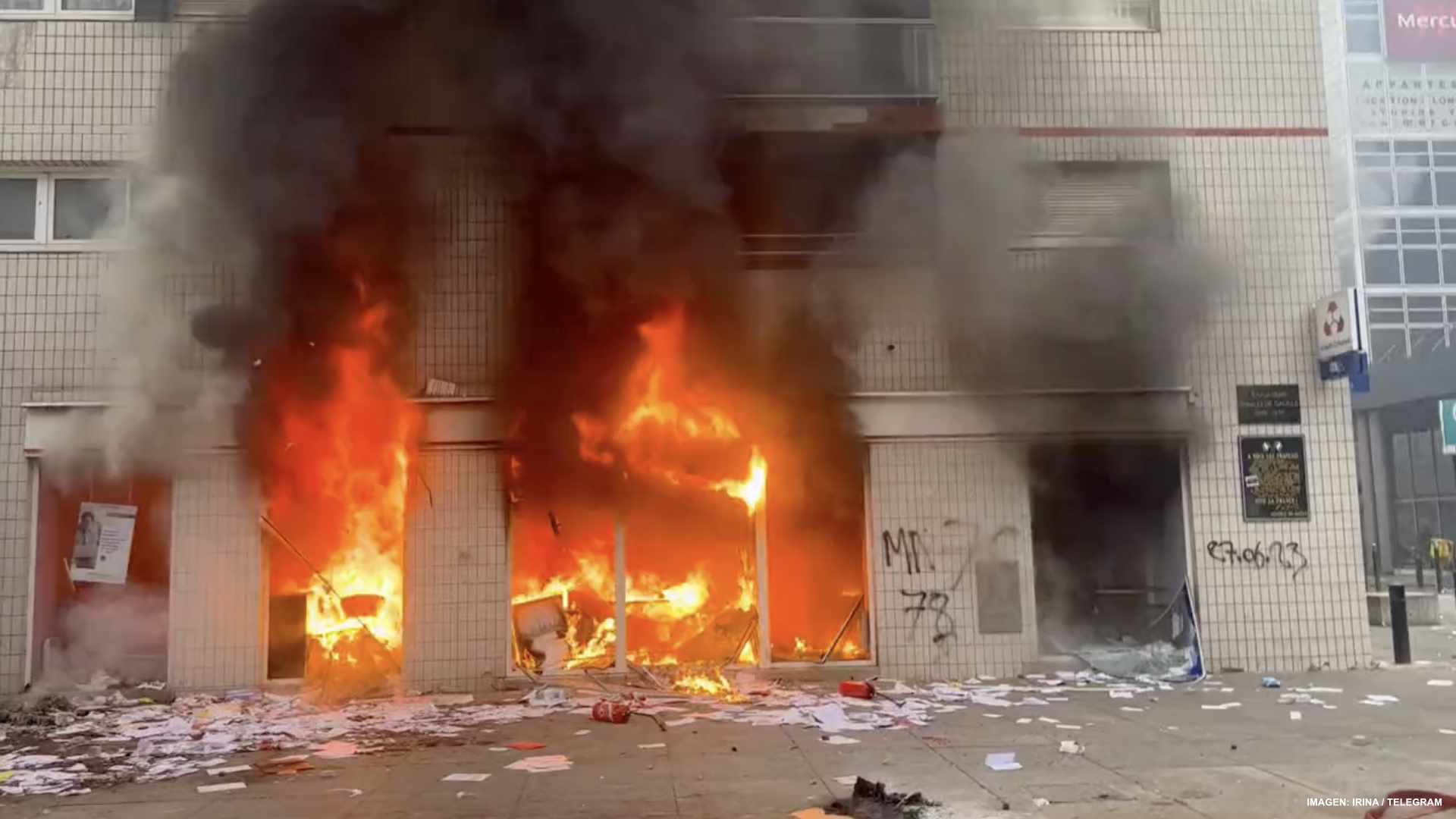 Queman miles de edificios en días de furia en Francia